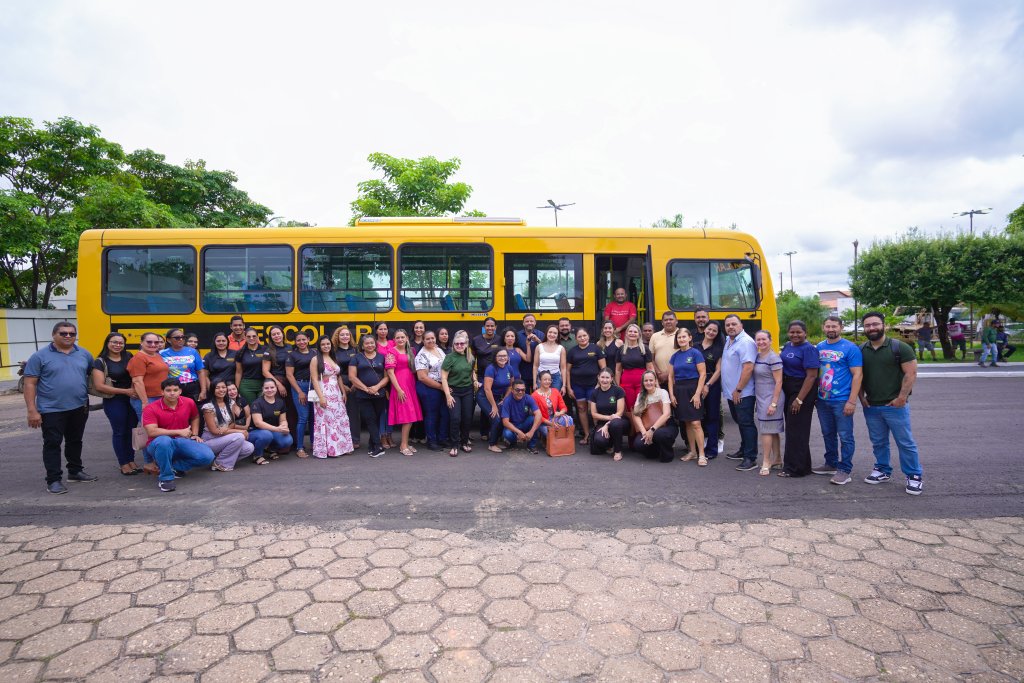 augustinopolis-amplia-frota-escolar-com-novo-veiculo-do-pac-para-fortalecer-o-ensino-municipal