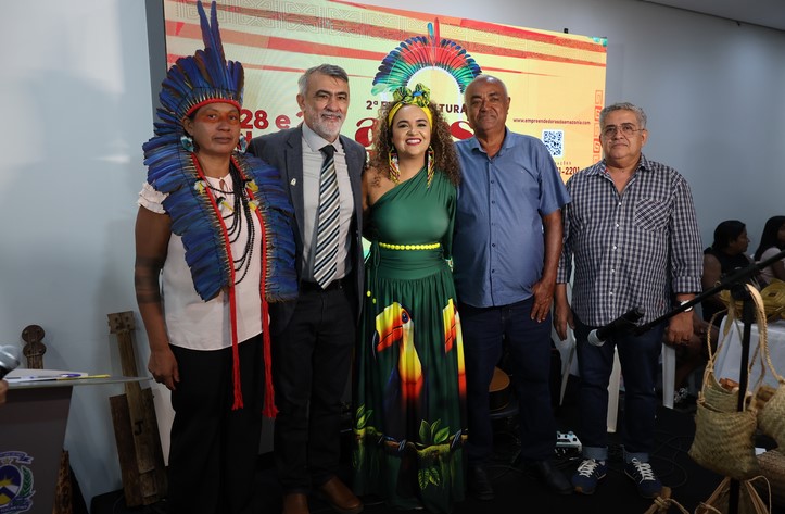 a-casa-do-povo-e-para-o-povo-diz-amelio-cayres-ao-abrir-2a-feira-das-mulheres-empreendedoras-da-amazonia